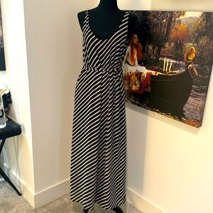 Women’s striped jumpsuit pantsuit - only wore 1x - very lightweight- tie waist